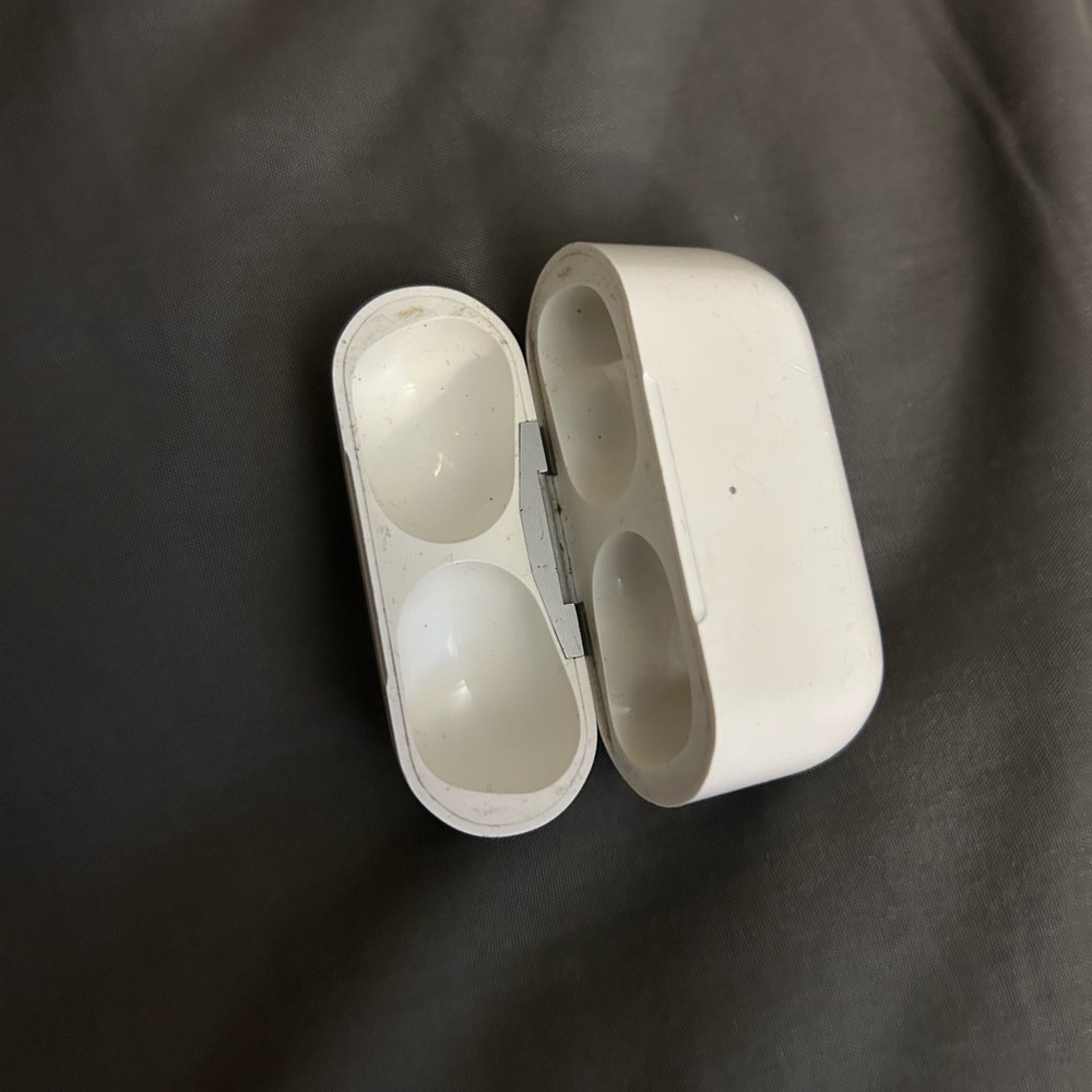 AirPod Pro Case - Picture 3 of 3